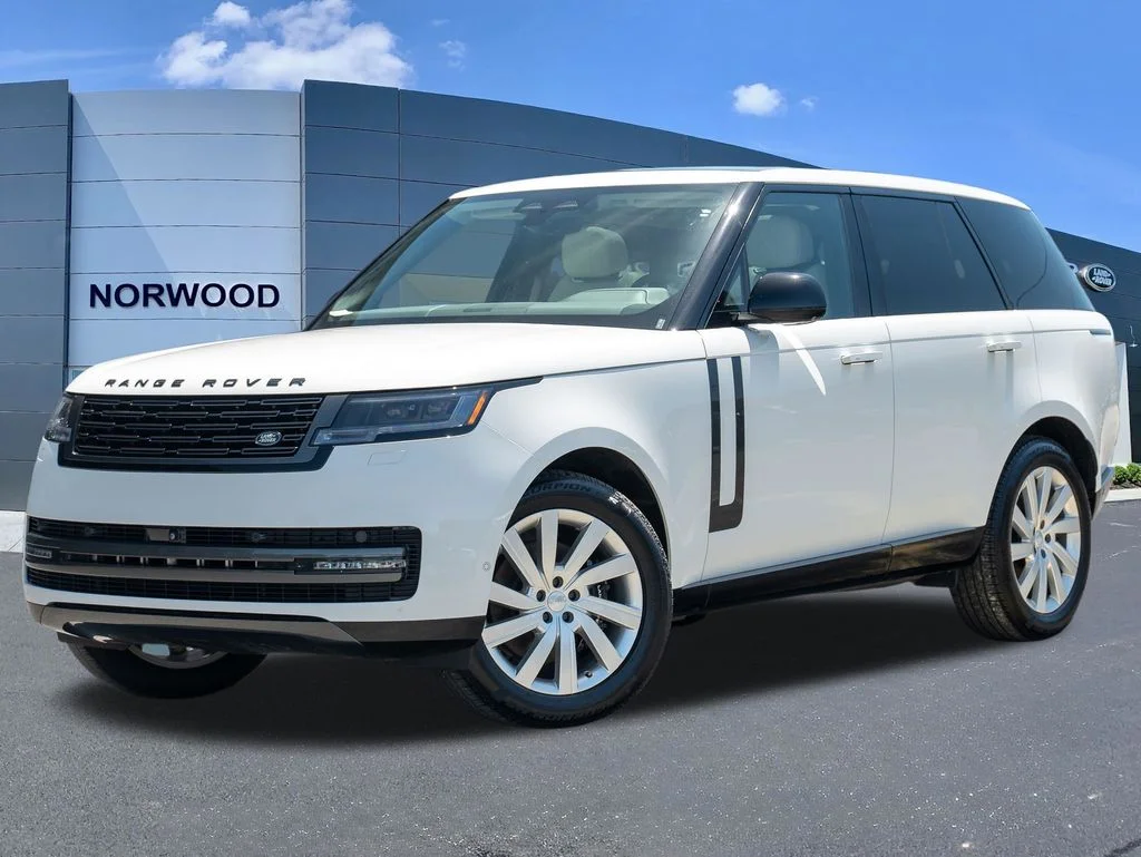 Used 2025 White Land Rover SE image 1