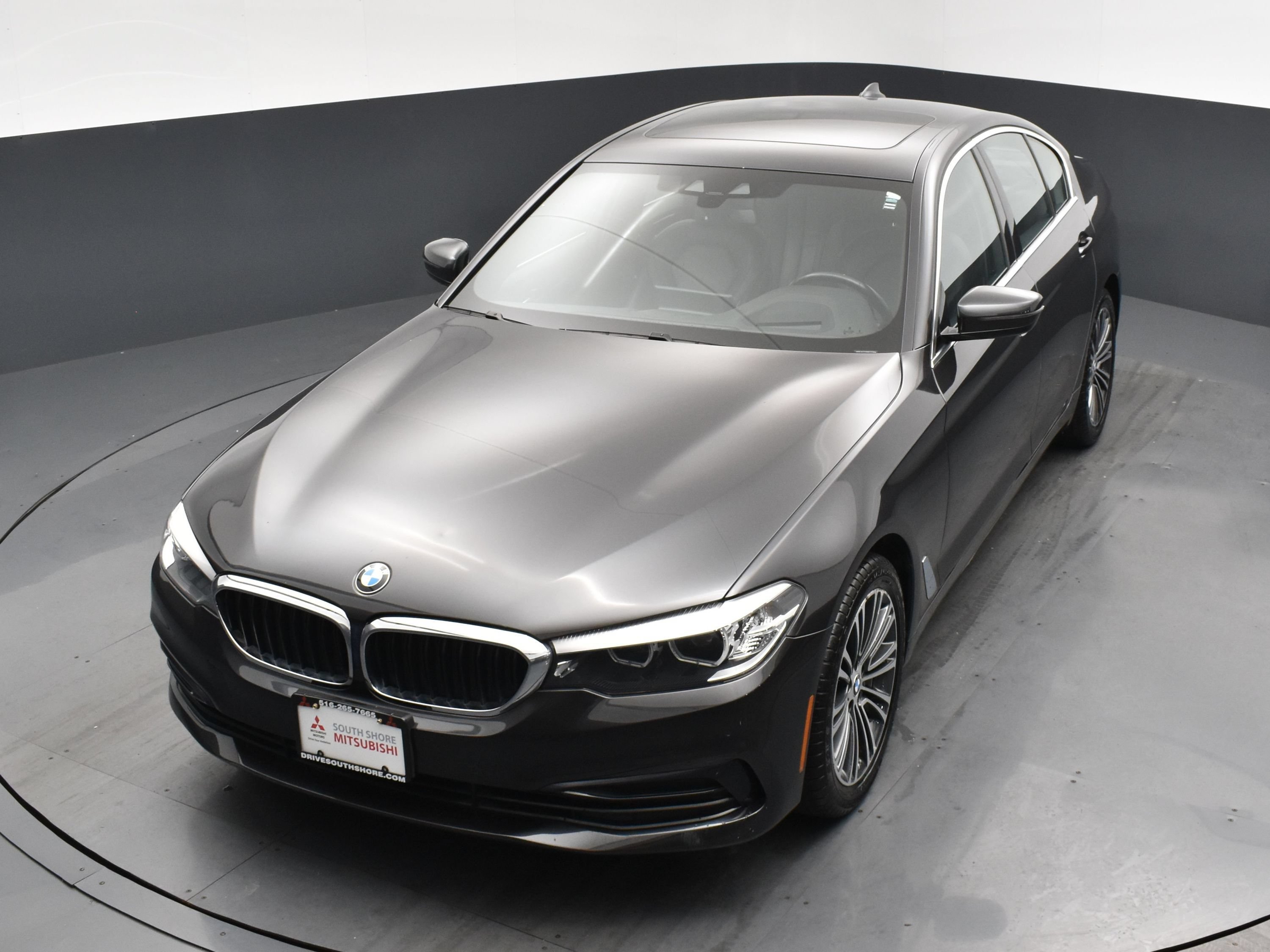 Used 2019 Dark Graphite Metallic BMW 530i xDrive image 18