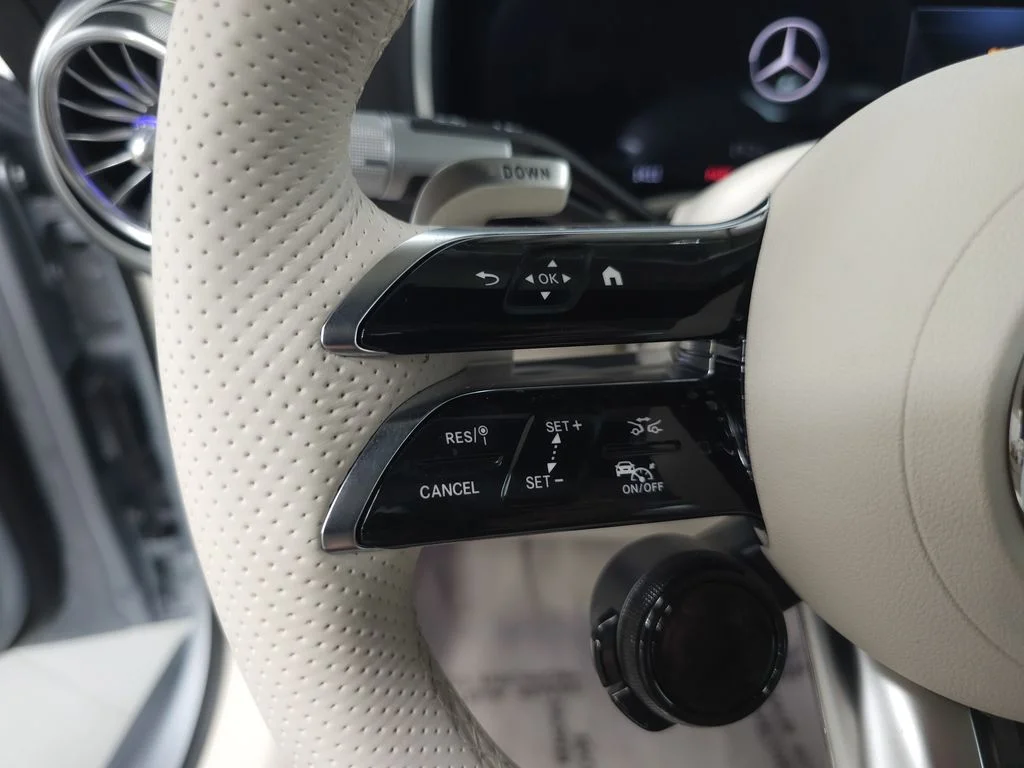 Certified Used 2025 MANUFAKTUR Cirrus Silver MAGNO Mercedes-Benz SL 63 AMG® image 12