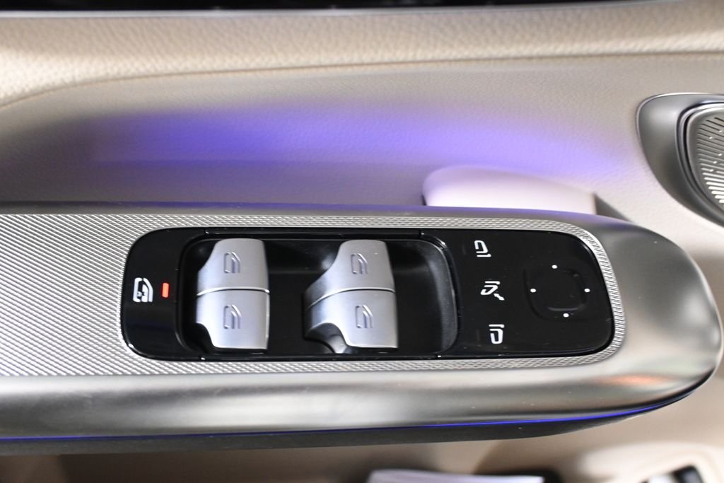 Used 2026 Polar White Mercedes-Benz GLC 300 image 24