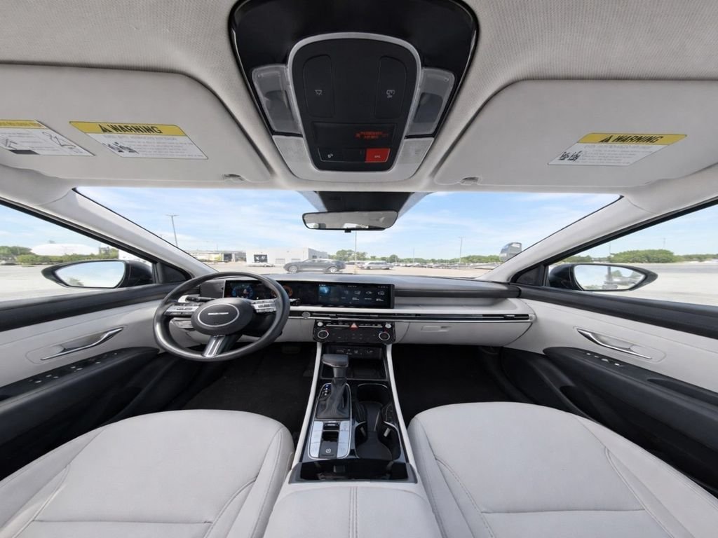 Used 2025 Hampton Gray Hyundai SEL image 19