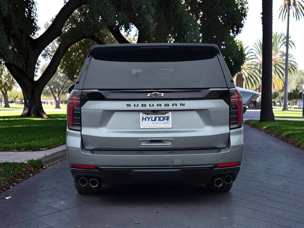 2025 Chevrolet Suburban Z71 - Photo 6