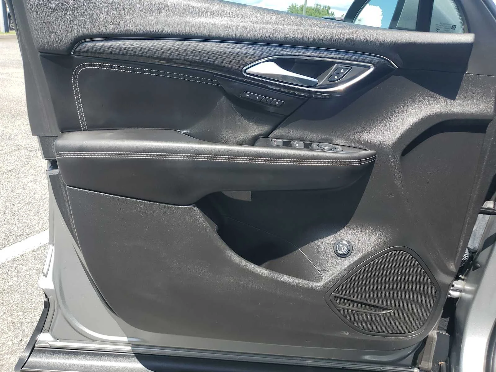 Used 2023 MOONSTONE GRAY METALLIC Buick Essence image 22