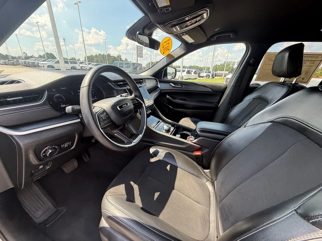 Used 2023 Silver Jeep Altitude X image 20