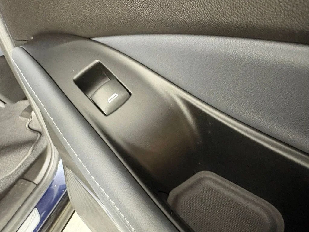 Used 2023 Blue Buick Essence image 19