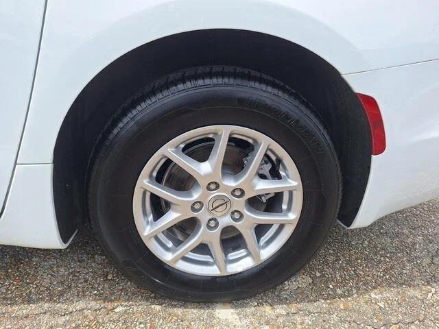 Used 2024 Bright White Clearcoat Chrysler Touring L image 26