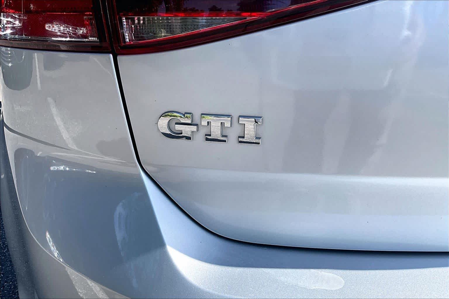 Used 2015 Reflex Silver Metallic Volkswagen S image 10