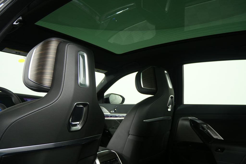 2026 BMW 7 Series 750e - Photo 18