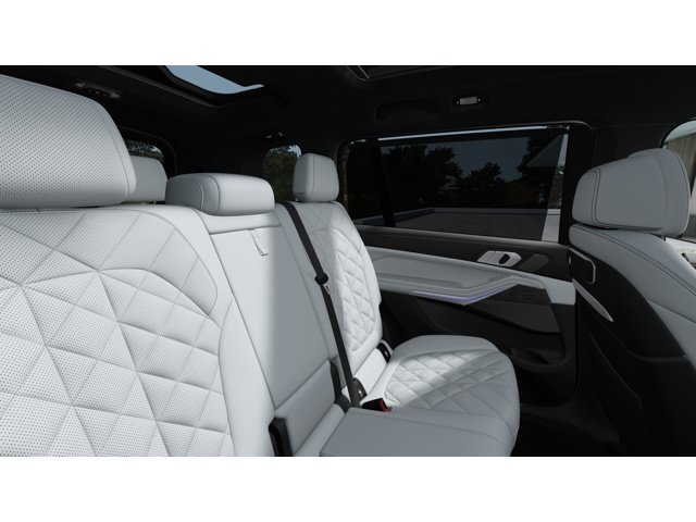 New 2027 Mineral White Metallic BMW X7 40i image 12