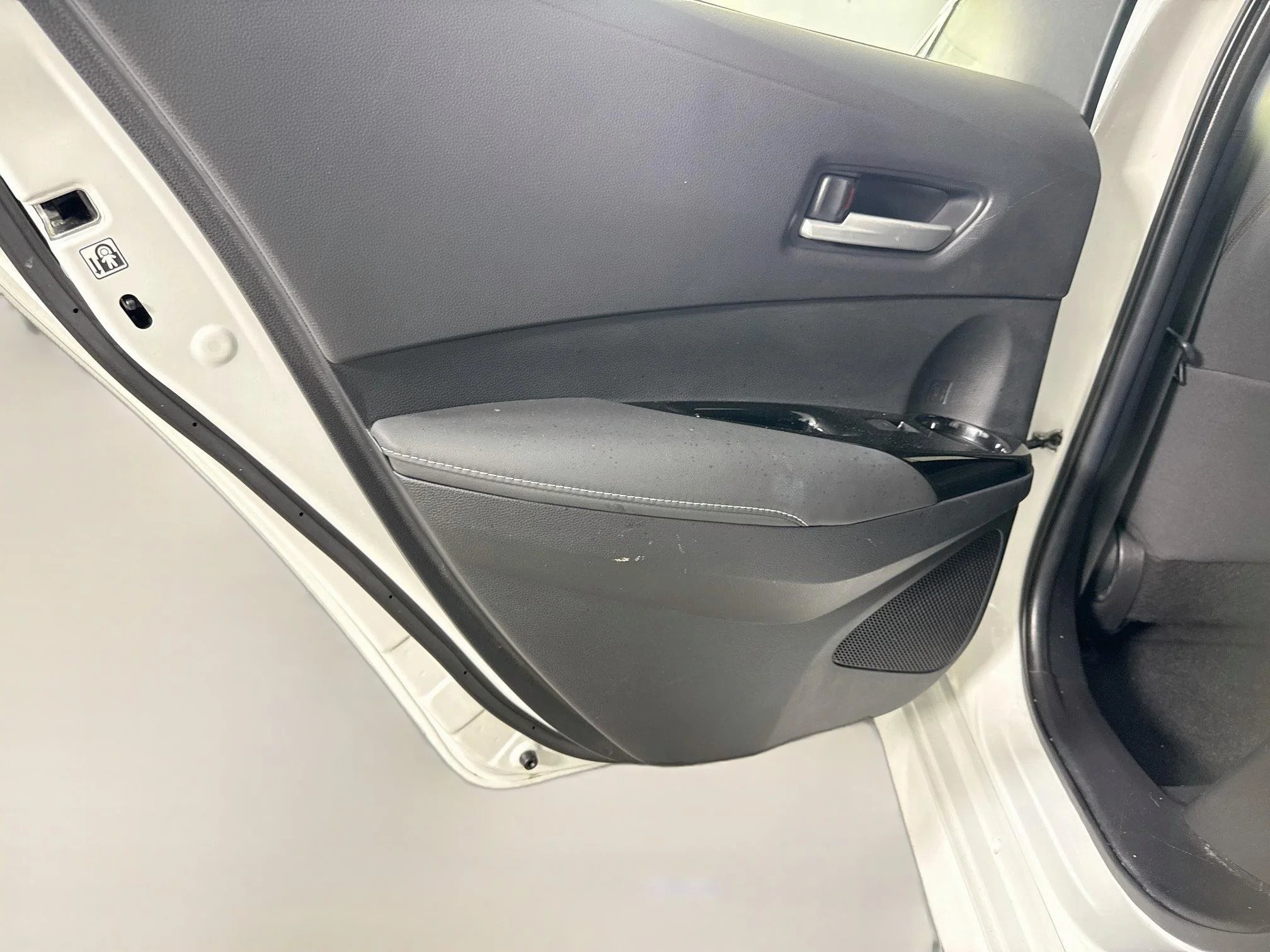 Used 2021 Wind Chill Pearl Toyota SE image 22