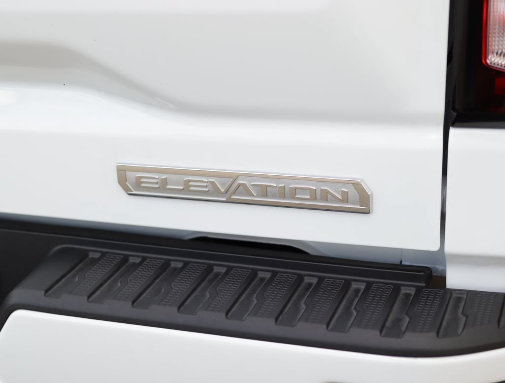 Used 2025 Summit White GMC Elevation image 34