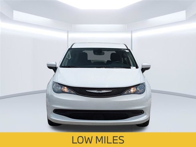 Used 2023 White Chrysler LX image 11