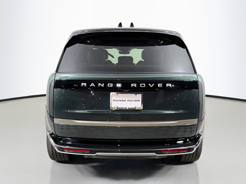 New 2027 Belgravia Green Land Rover SE image 6