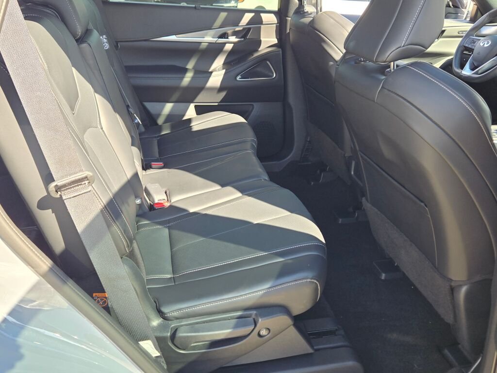 Used 2025 Gray INFINITI LUXE image 8
