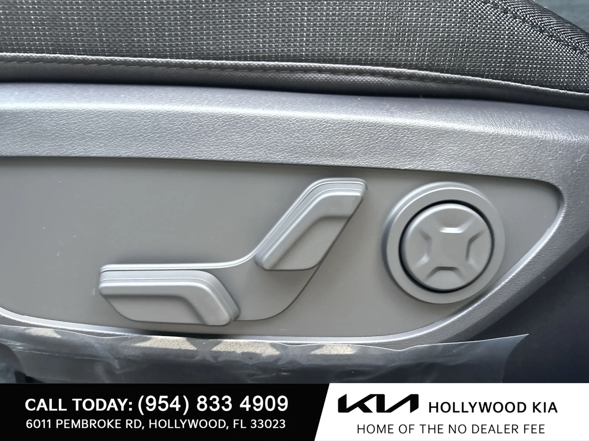 New 2027 Pale Gray Kia S image 16