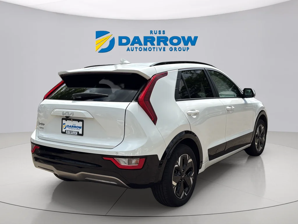 Used 2023 White Kia Wind image 5