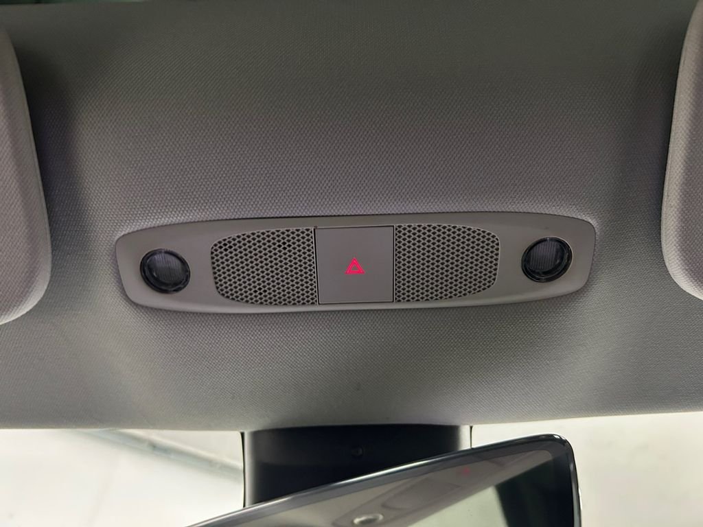 Used 2022  Tesla Long Range image 29