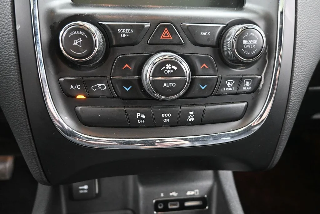 Used 2015 Black Dodge Limited image 22