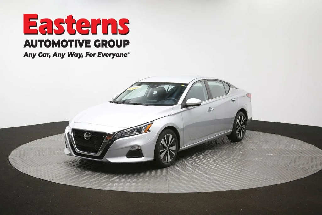 Used 2022 Silver Nissan 2.5 SV image 55