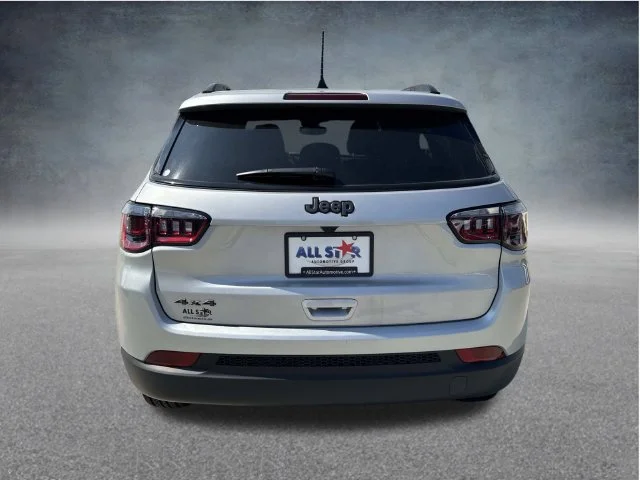 New 2026 Silver Zynith Metallic Clear-Coat Exterior Paint Jeep Latitude image 7