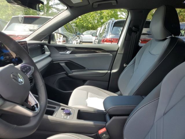 New 2026 White Volkswagen 2.0T SE R-Line Black image 17