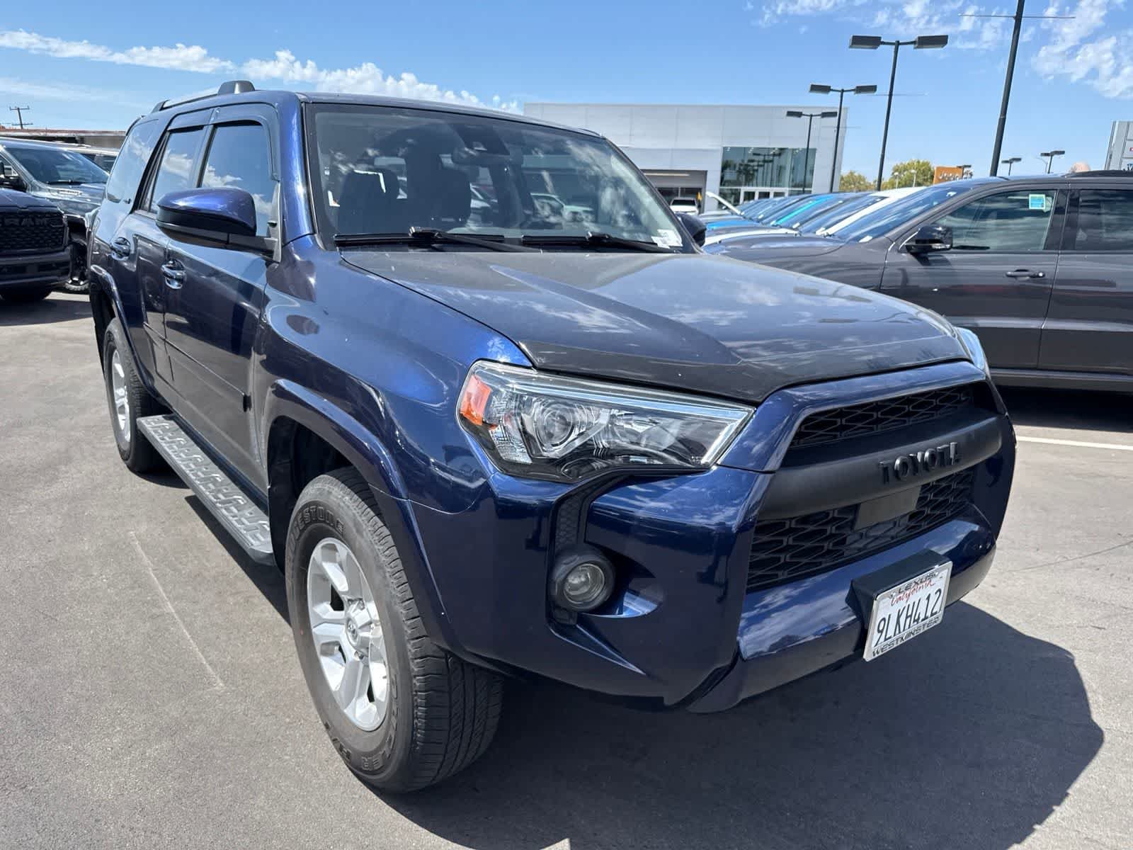 Used 2020 Nautical Blue Metallic Toyota SR5 image 8