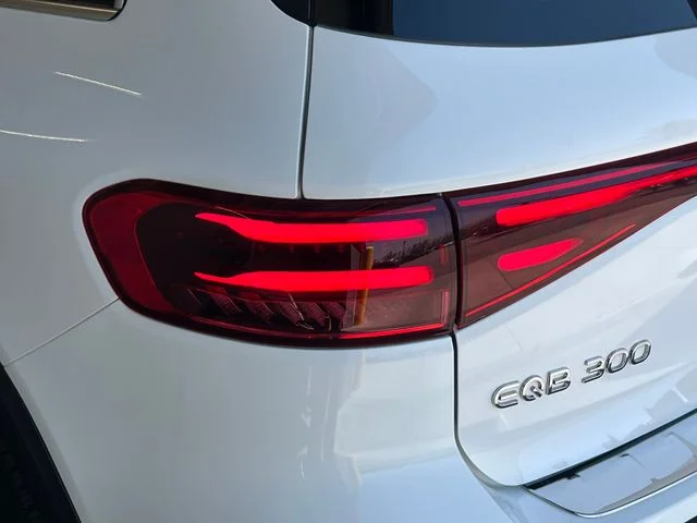 Used 2025 Polar White Mercedes-Benz 300 image 19