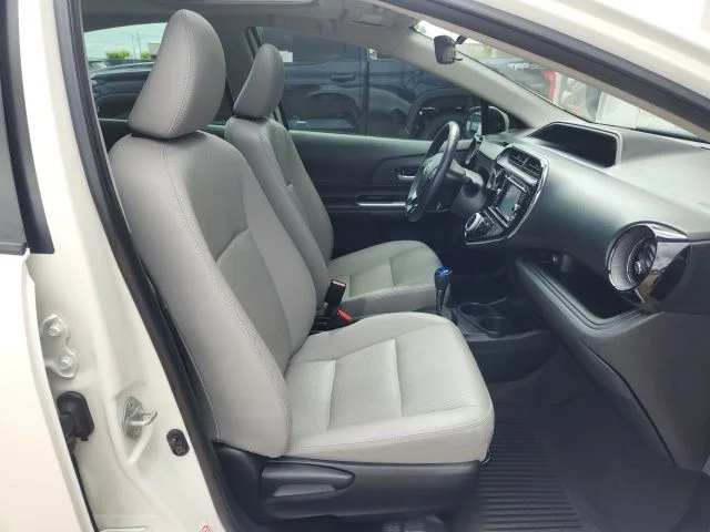 Used 2018  Toyota Four image 22