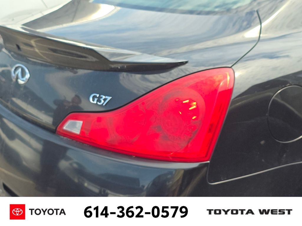 Used 2010 Black INFINITI Journey image 9
