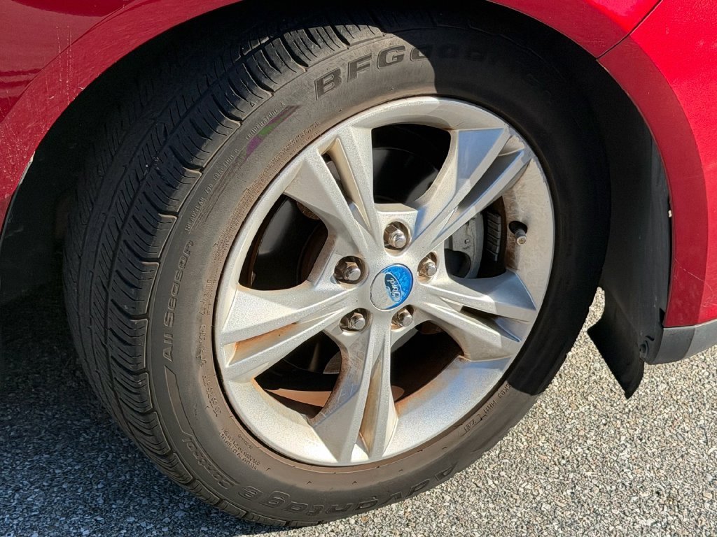 Used 2013 Red Ford SE image 9