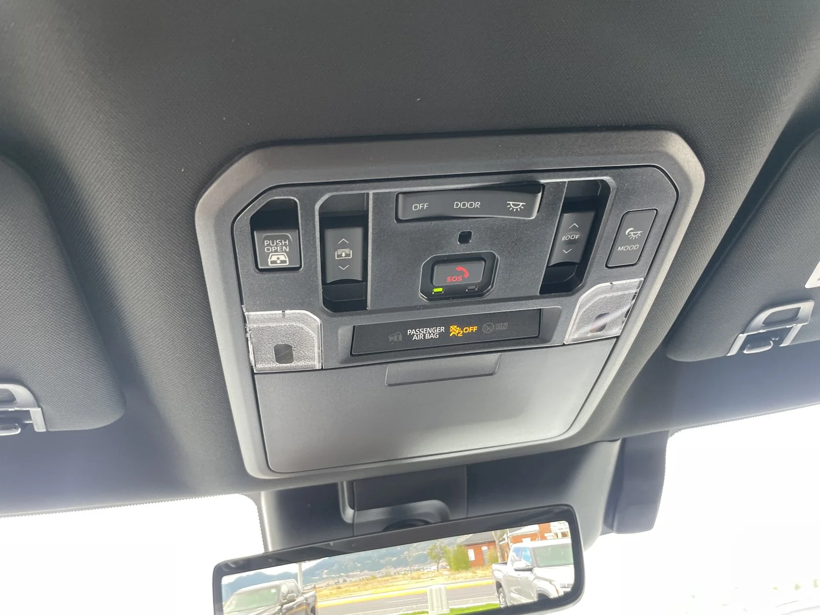New 2026 Wind Chill Pearl Toyota Platinum image 25
