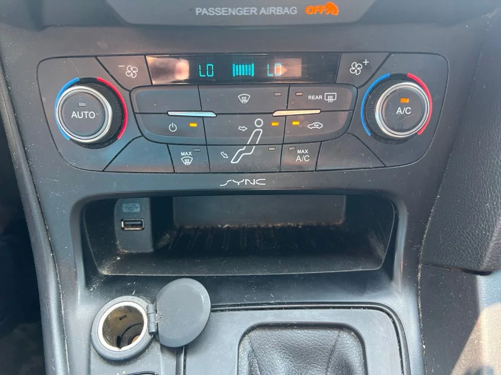 Used 2017 Gray Ford SE image 13