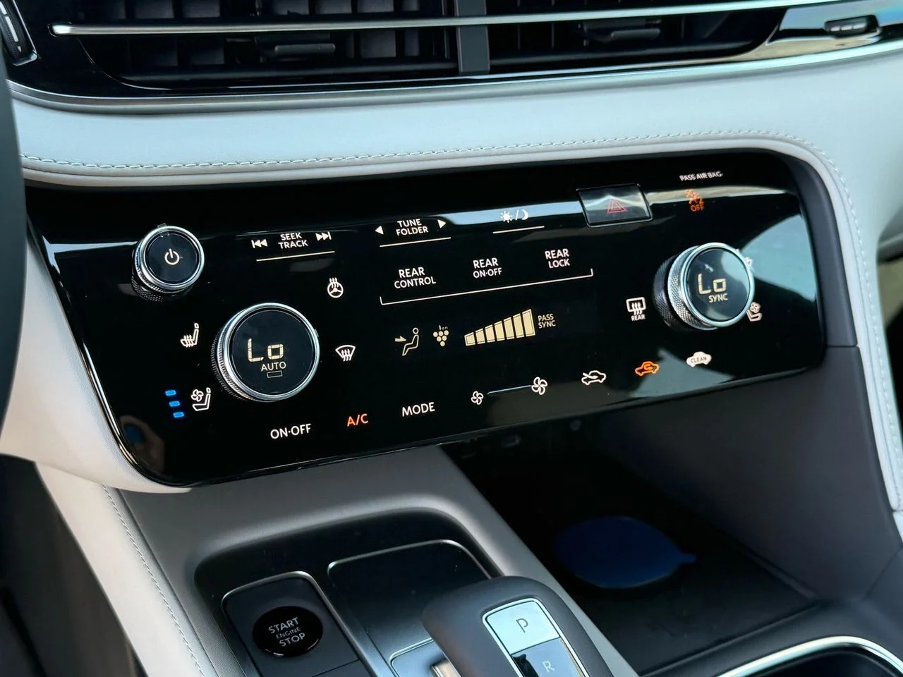 New 2027 2T RAD WHT INFINITI Autograph AWD image 22