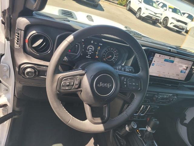 Used 2025 White Jeep Rubicon image 30