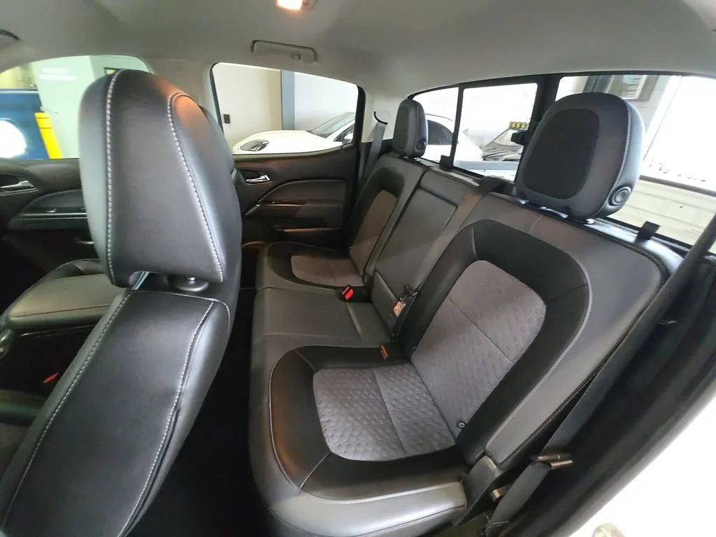 Used 2018 SUMMIT WHITE Chevrolet 4WD Z71 image 28