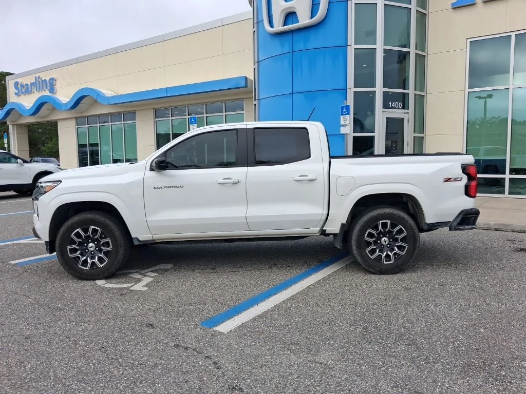 Used 2023 White Chevrolet Z71 image 8