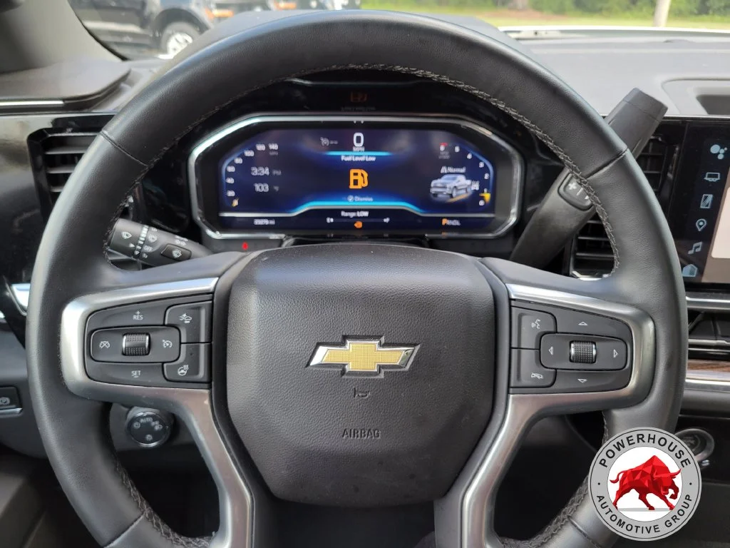 Used 2023 White Chevrolet LT image 33