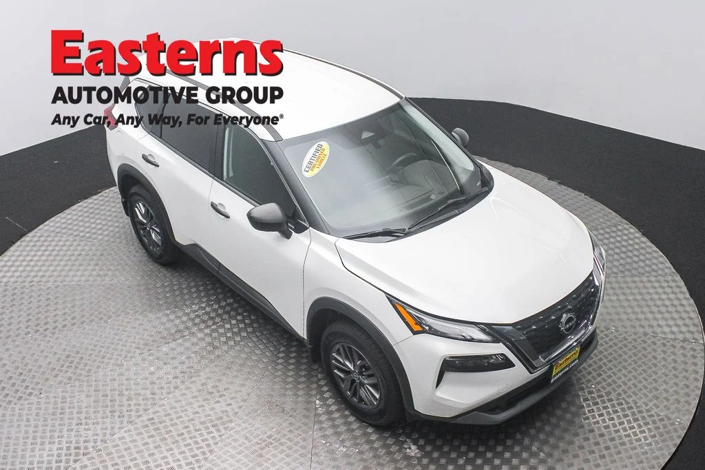Used 2023 White Nissan S image 3