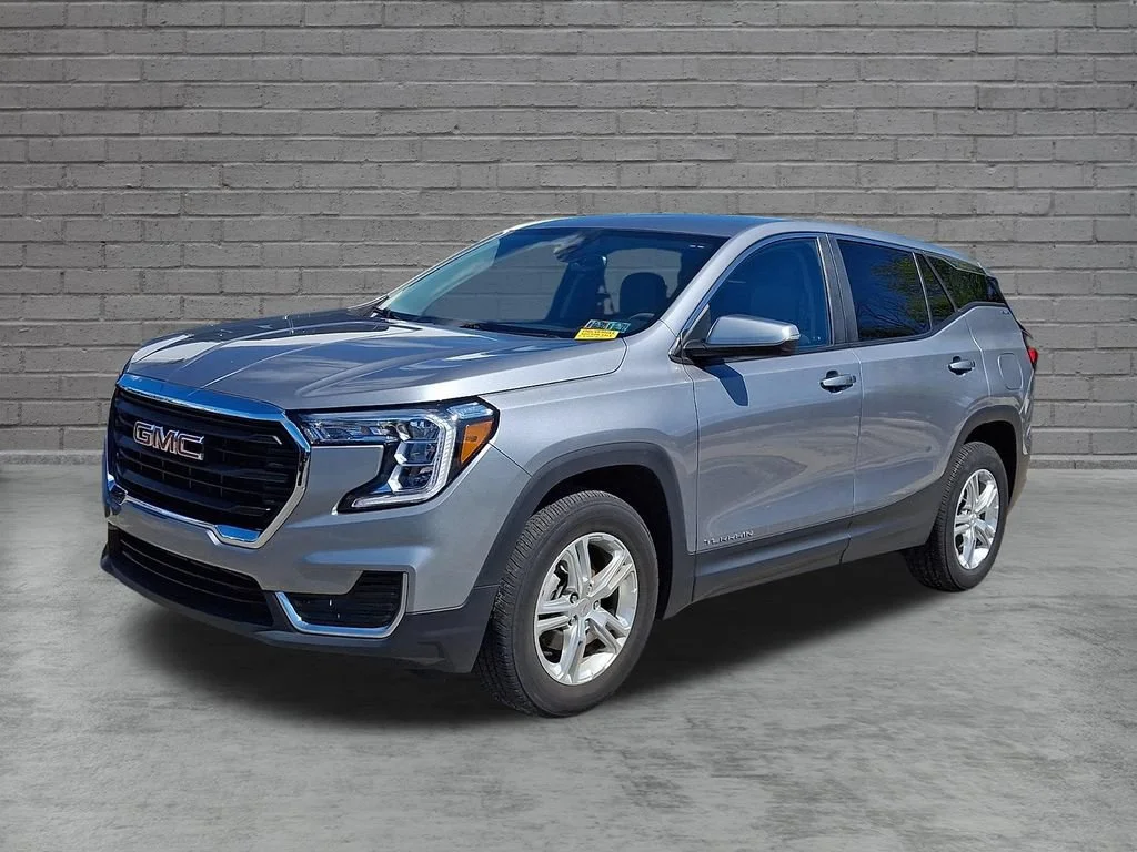 Used 2023 STERLING METALLIC GMC SLE image 4