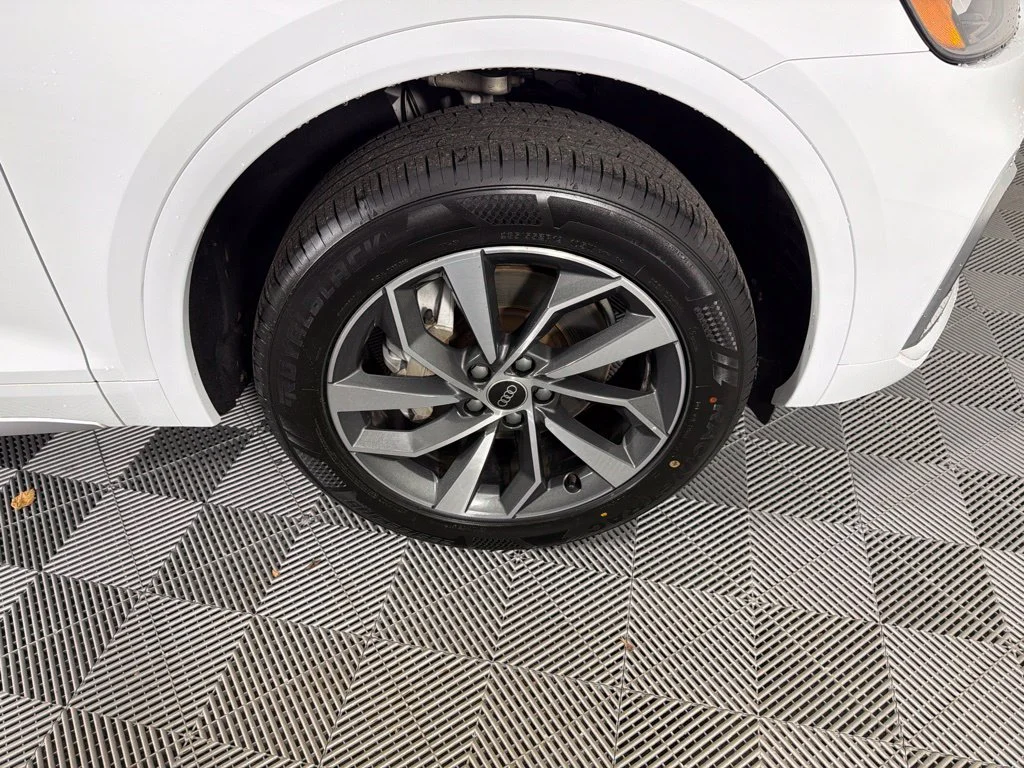 Used 2023 Glacier White Audi 45 S line Premium image 10