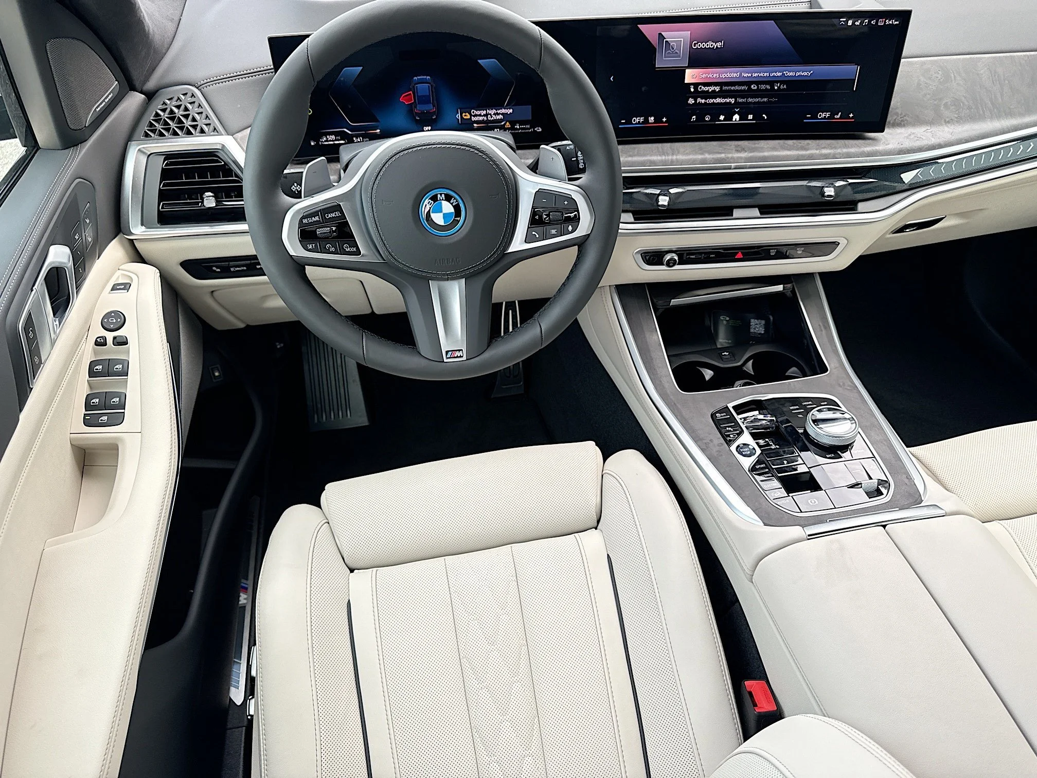 New 2026 Carbon Black Metallic BMW xDrive50e image 17