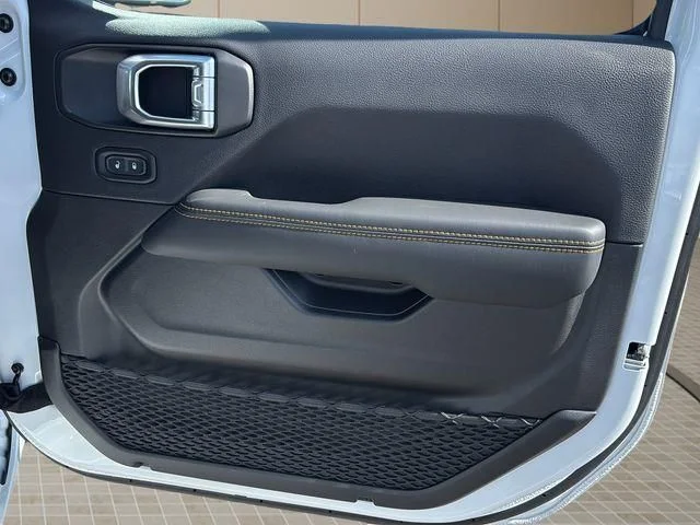 2025 Jeep Wrangler 4-Door Sahara - Photo 40