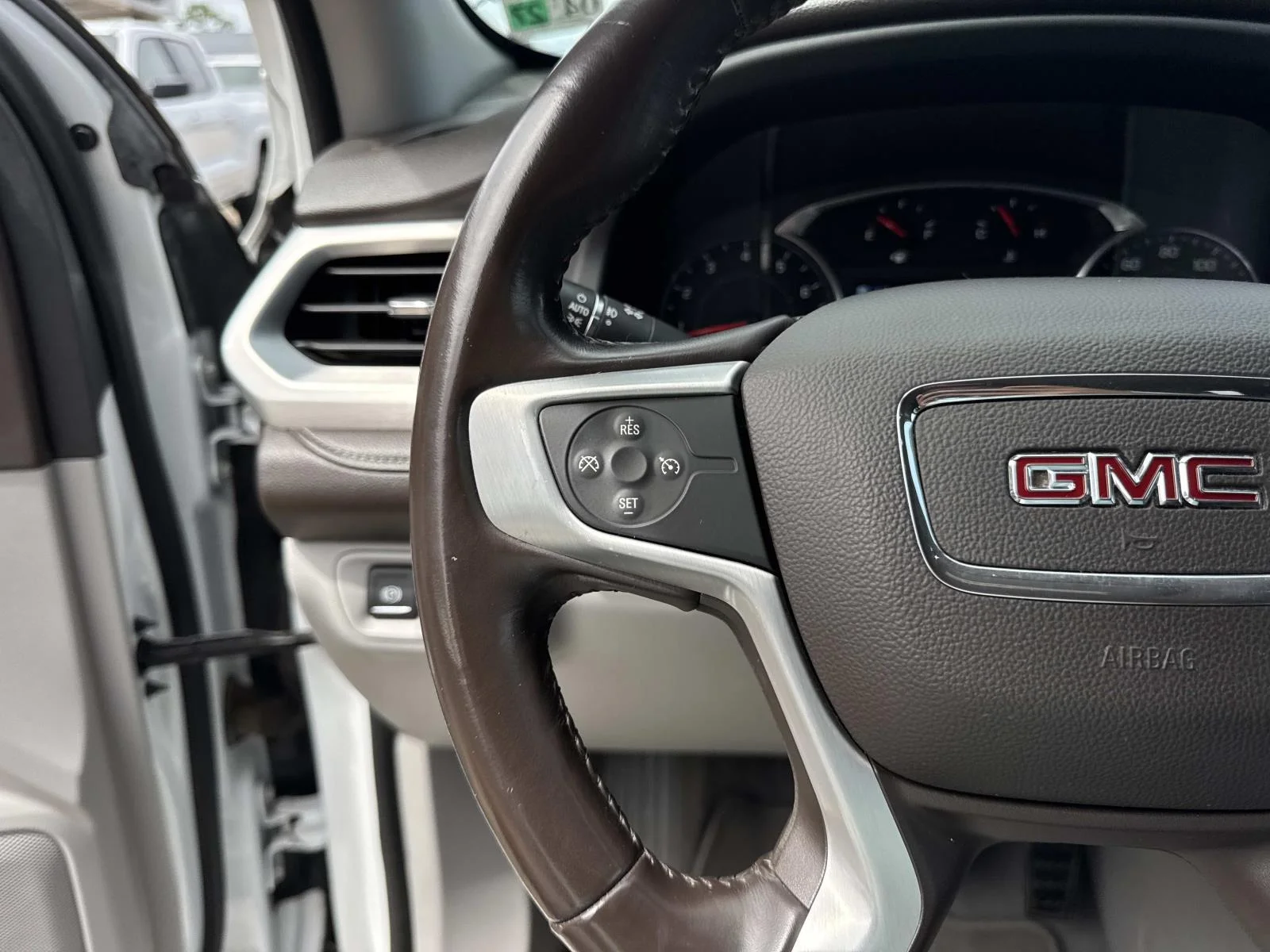 Used 2019 White GMC SLT image 22