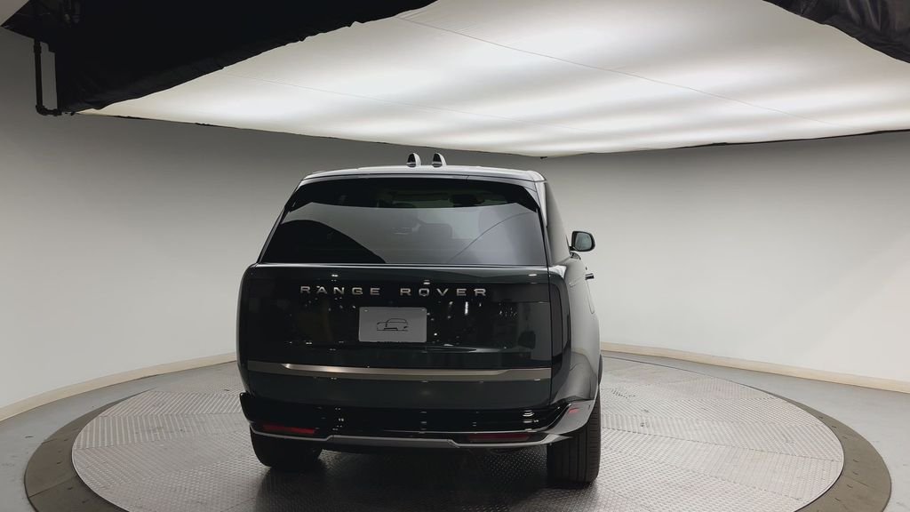 New 2026 Belgravia Green Land Rover SE image 3