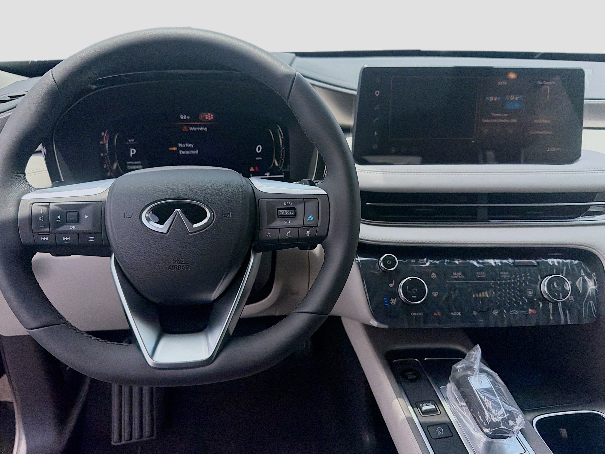 New 2027 MINERAL BLACK INFINITI Luxe FWD image 10
