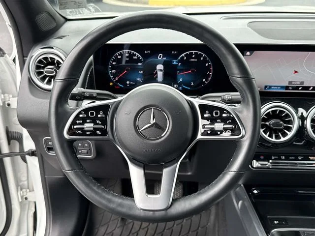 Used 2022  Mercedes-Benz GLB 250 image 18