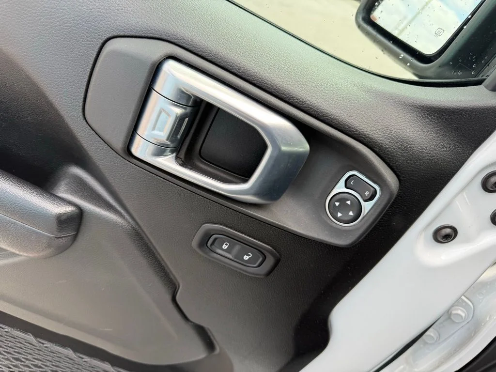 Used 2021 White Jeep Unlimited Sport Altitude image 9