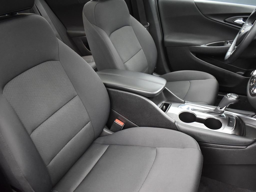 2017 CHEVROLET MALIBU - Image 31