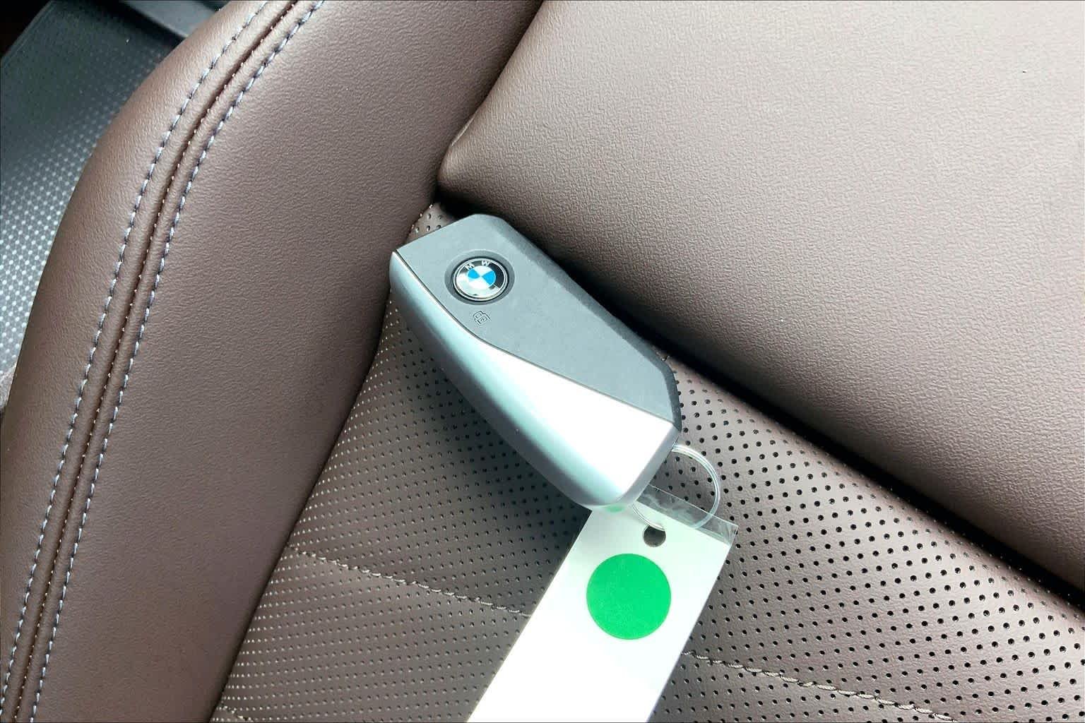 Used 2025 Skyscraper Grey Metallic BMW xDrive28i image 14