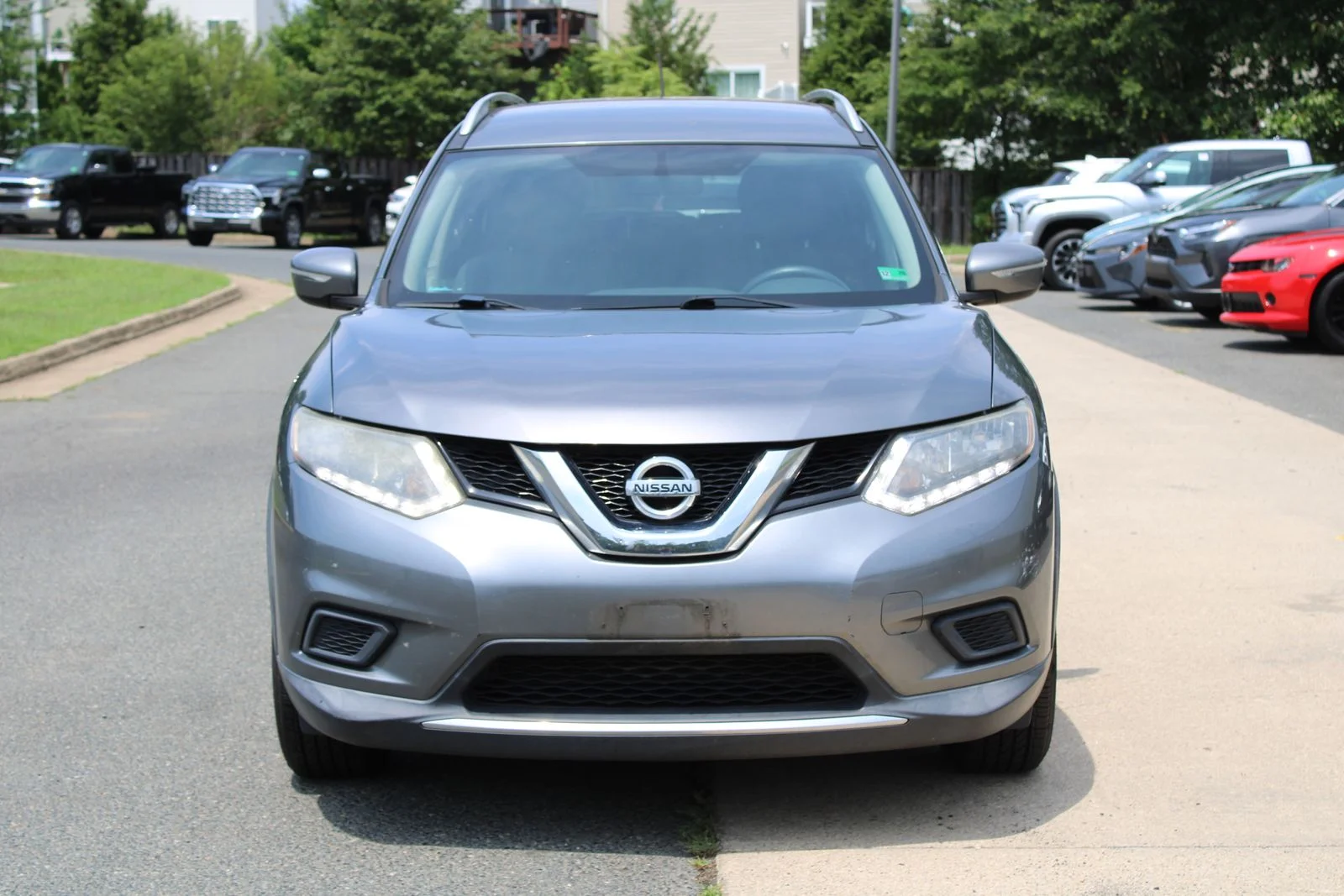 Used 2015 Gray Nissan SV image 2